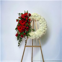 red_and_white_wreath